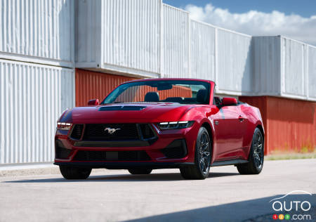 Ford Mustang 2024, décapotable en rouge